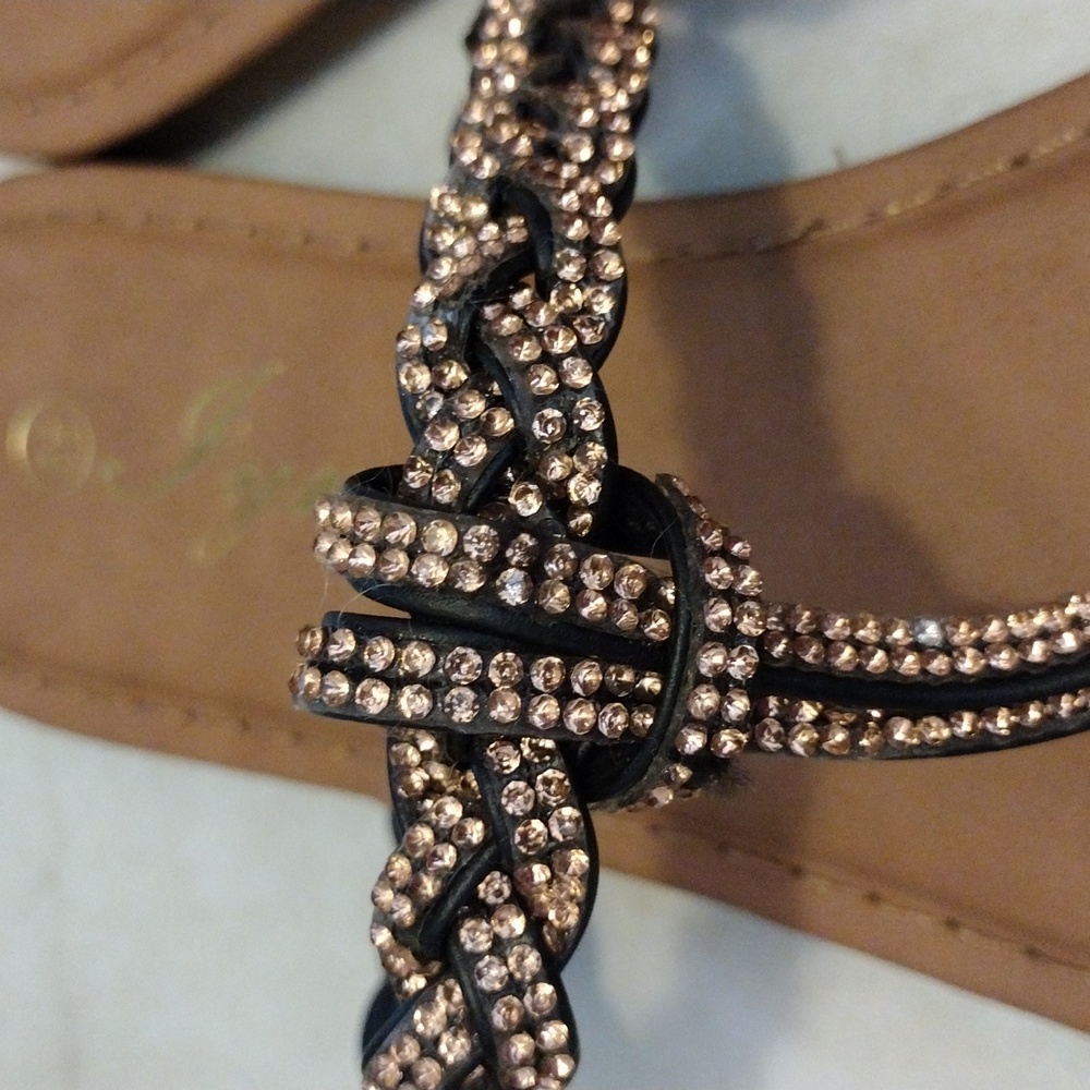 Iynx sandals. - Picture 2 of 5